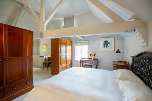 Beaulieu Villa Sleeps 12 With Wifi