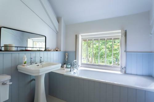 Beaulieu Villa Sleeps 8 With Wifi