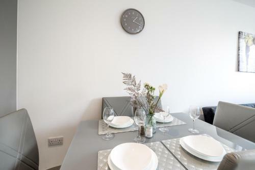 Huge Bedford Apartment For Business Workers By Comfy Workers