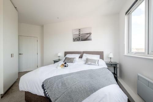 Large Contractor Apartment - Bedford Town Centre By Comfy Workers