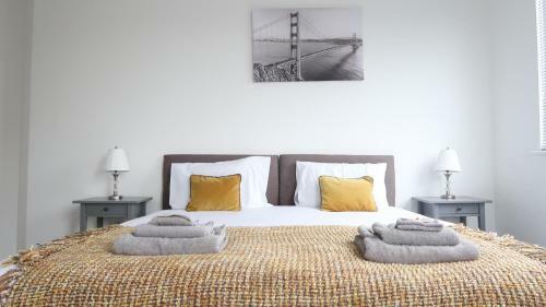 Large Contractor Apartment - Bedford Town Centre By Comfy Workers