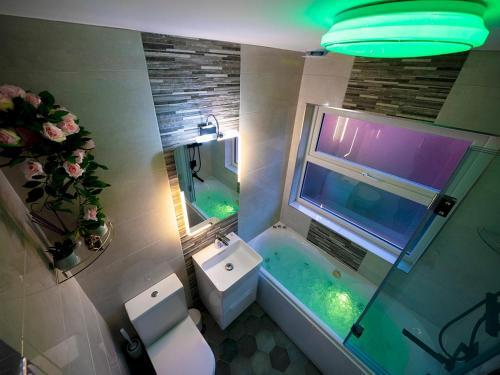 Pass The Keys - 2br Luxury Apartment With Jacuzzi Bath