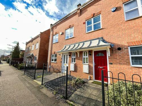 Big Contractor House, Modern Finish With Garden And Parking By Comfy Workers