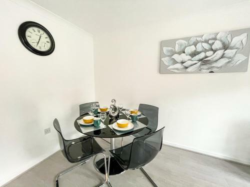 Big Contractor House, Modern Finish With Garden And Parking By Comfy Workers