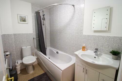 Big Contractor House, Modern Finish With Garden And Parking By Comfy Workers