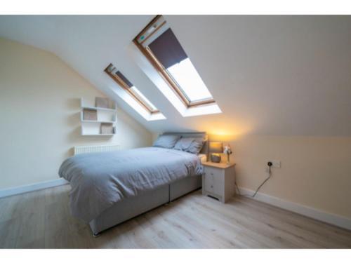 Pass The Keys - Lovely Apartment With 3 Double Bedrooms