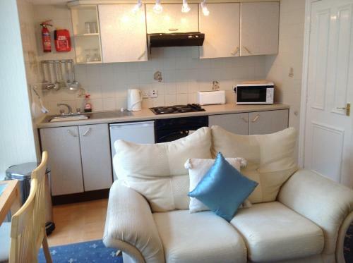 One Rutland Gate Apartments, Wilton Parade