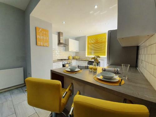 Sunflower Suite Under Sasco Apartments