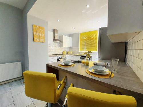 Sunflower Suite Under Sasco Apartments