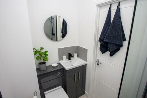 Modern 2 Bedroom Apartment In Bolton