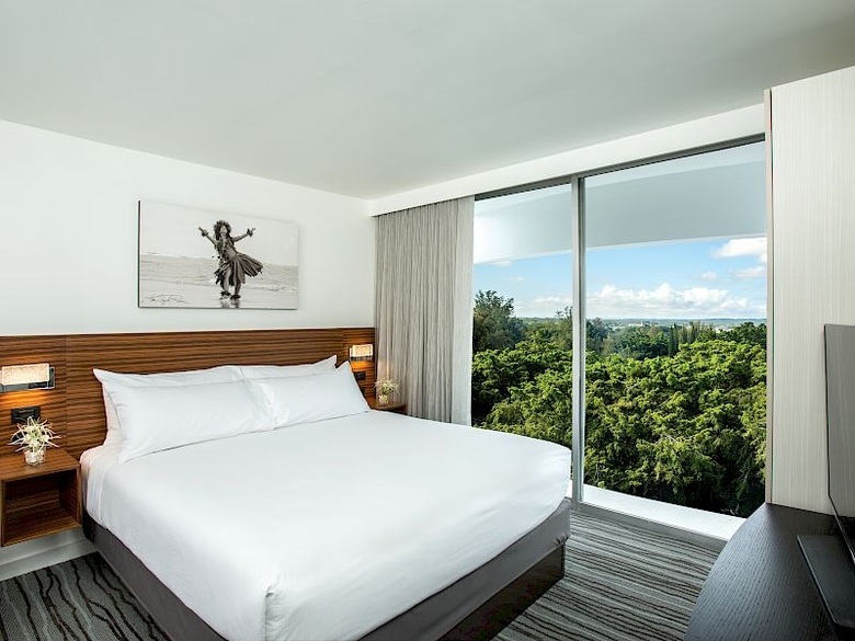 Hotel Naniloa Volcanoes Resort