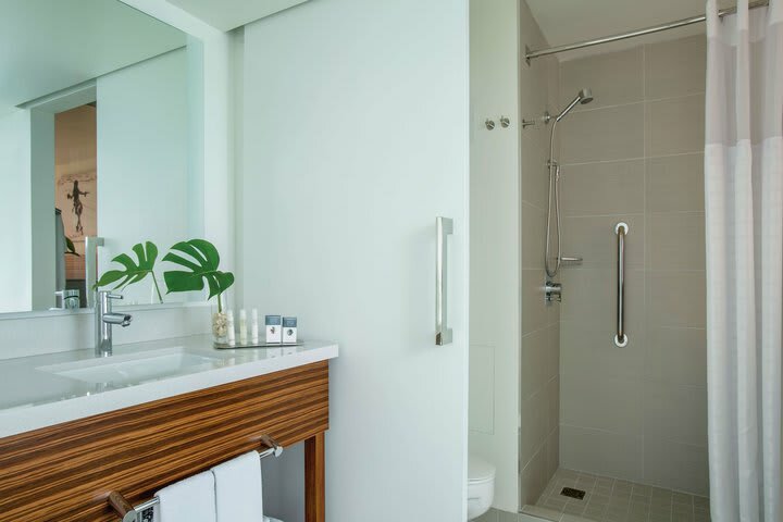 Hotel Naniloa Volcanoes Resort