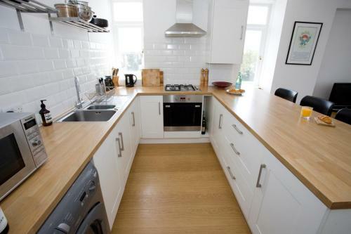 Wilton Apartment - 2 Bedroom - Great Location