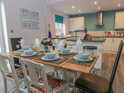 Cosy Coast Cottage