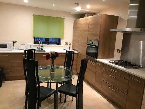Brentwood City Apartment
