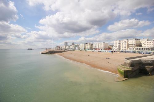 Beside The Seaside Apartment - 20 Metres From Seafront - Fast Wifi