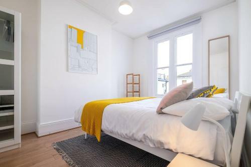 Apartamento Charming, Bright & New Beach Balcony Flat