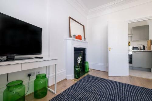 Apartamento Charming, Bright & New Beach Balcony Flat