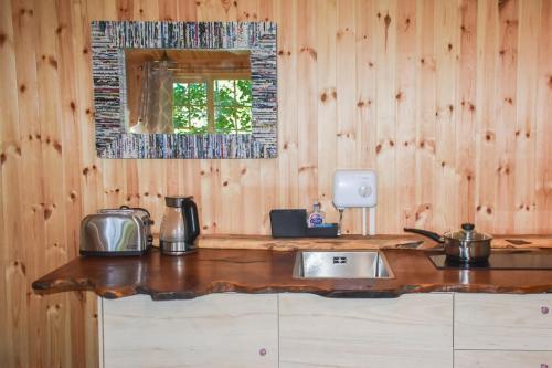1bd Rustic Cabin The Perfect Weekend Hideaway!