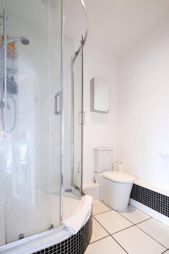 Light, Bright & Beautiful Apartment With Parking