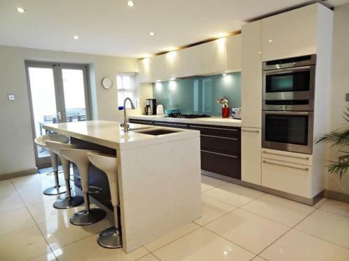Sillwood Road Group House Sleeps 12
