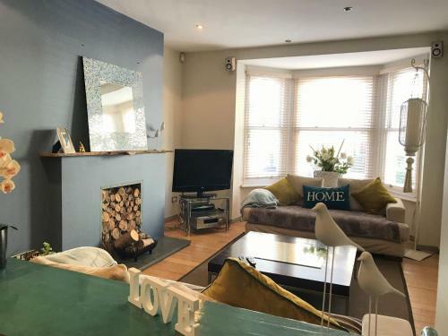 Sillwood Road Group House Sleeps 12
