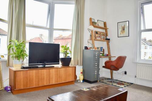 Charming 1bd Apartment With Plenty Of Character