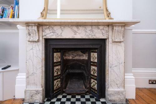 Cosy Regency Balcony Apartment Near The Sea!