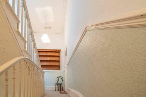 Cosy Regency Balcony Apartment Near The Sea!