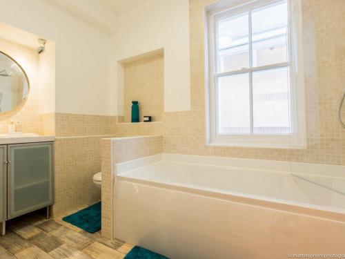 *new* Luxury 3bdr Property W/conservatory & Garden