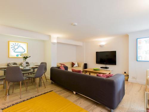 Spacious 5bdr House W/garden In Fabulous Location