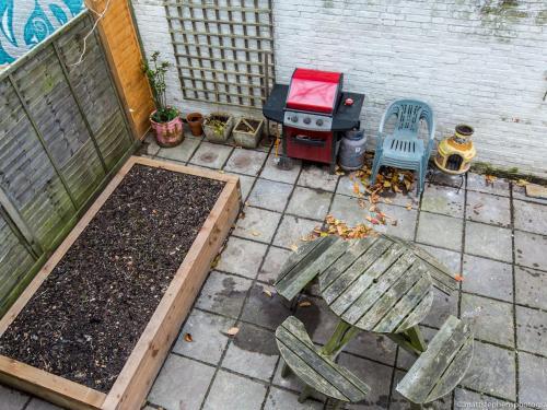 Spacious 5bdr House W/garden In Fabulous Location