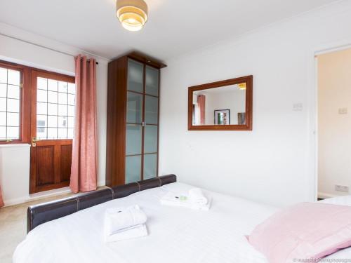 Spacious 5bdr House W/garden In Fabulous Location