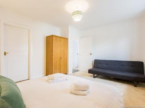 Spacious 5bdr House W/garden In Fabulous Location