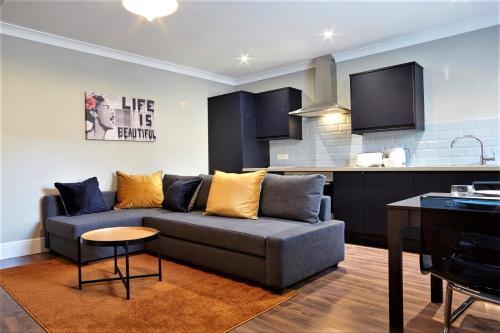 The Sunningdale - Your Apartment