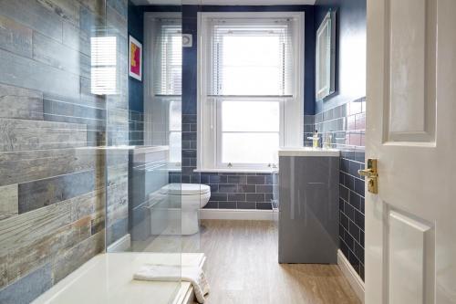 The Sunningdale - Your Apartment