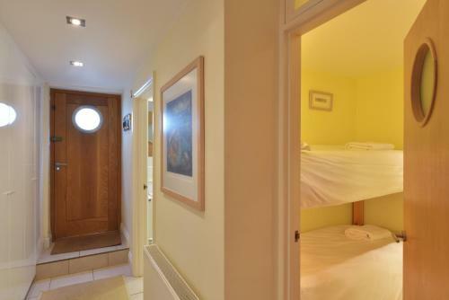 Ancient Lights - Apartment Overlooking Viking Bay