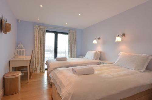 Ancient Lights - Apartment Overlooking Viking Bay