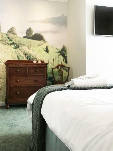 Hotel The Queen's Head At Broad Chalke