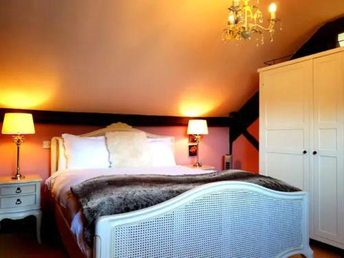 Hotel No 6 The Square Tearooms & Accommodation