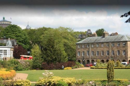 Hotel No 6 The Square Tearooms & Accommodation