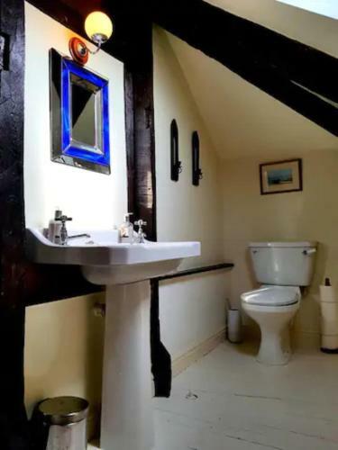 Hotel No 6 The Square Tearooms & Accommodation