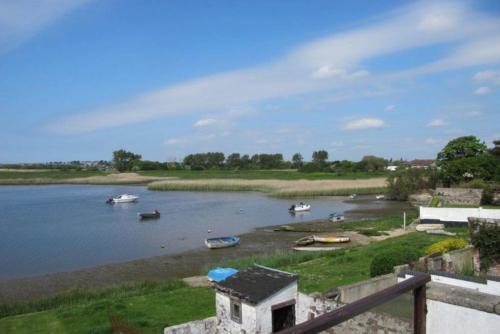 Stanpit Cottage With Scenic Views