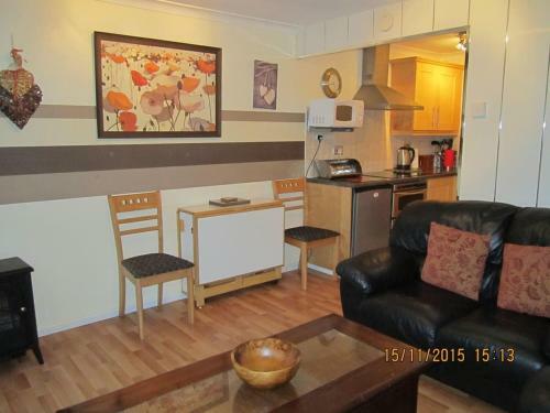 Glan Gwna Upper Lakeside Chalet Dog Friendly