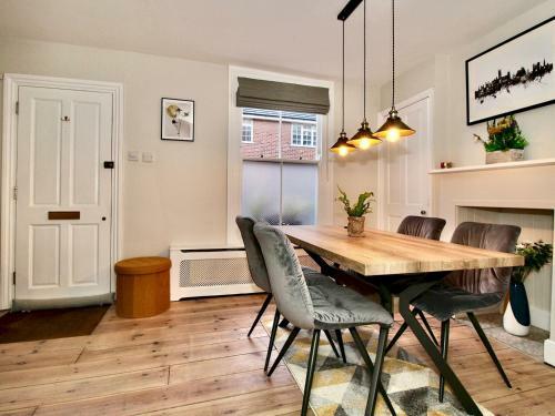 Spacious Country Cottage In Historical Canterbury