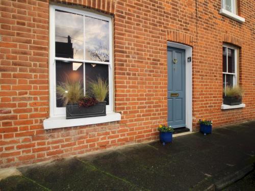Spacious Country Cottage In Historical Canterbury