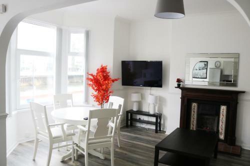 3 Fitzhamon Embankment Apartments