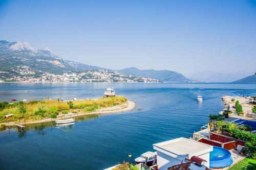 Apartments Riverside