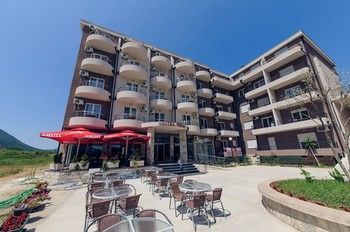Novi Apartments