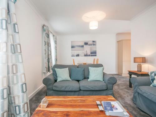 Modern 2 Bedroom Apartment Next To Bay With Parking